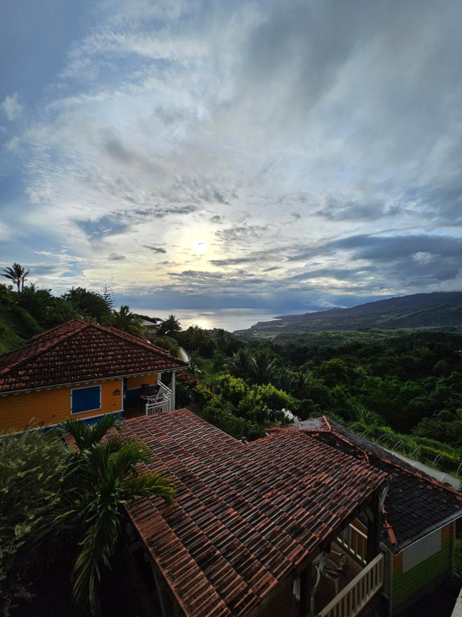 Le Hameau Du Morne Des Cadets Villa Fond-Saint-Denis Exteriör bild